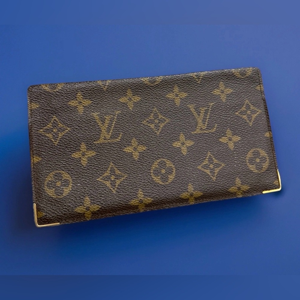 Louis Vuitton Folded Long Wallet Monogram  Leather gold details ⭐️